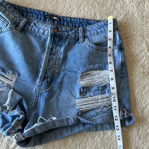 Fashion Nova distressed jean shorts size xl - Picture 7 of 16
